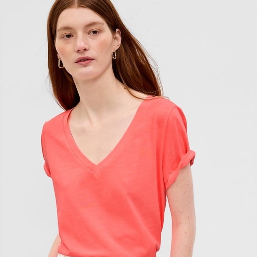100% Organic Cotton Vintage V-neck Tshirt in Neon Pink Flamingo - XS Petite
